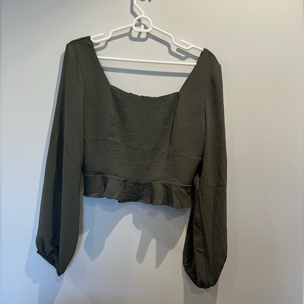 Green peplum crop